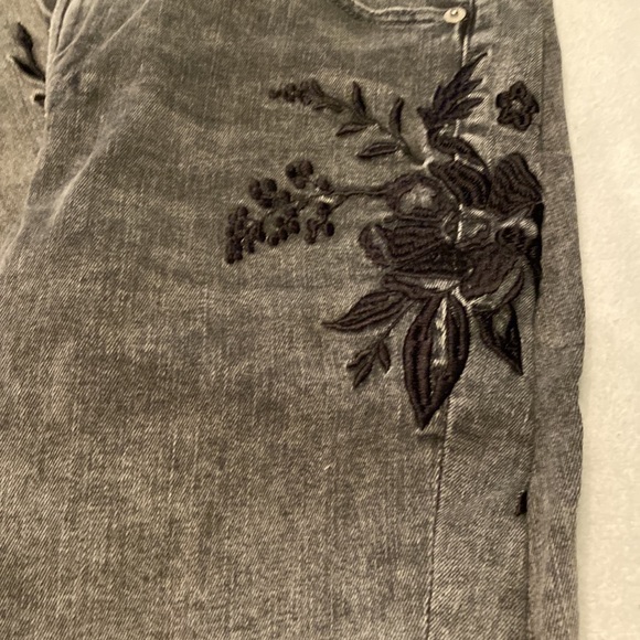 Express Jeans - Picture 2 of 6